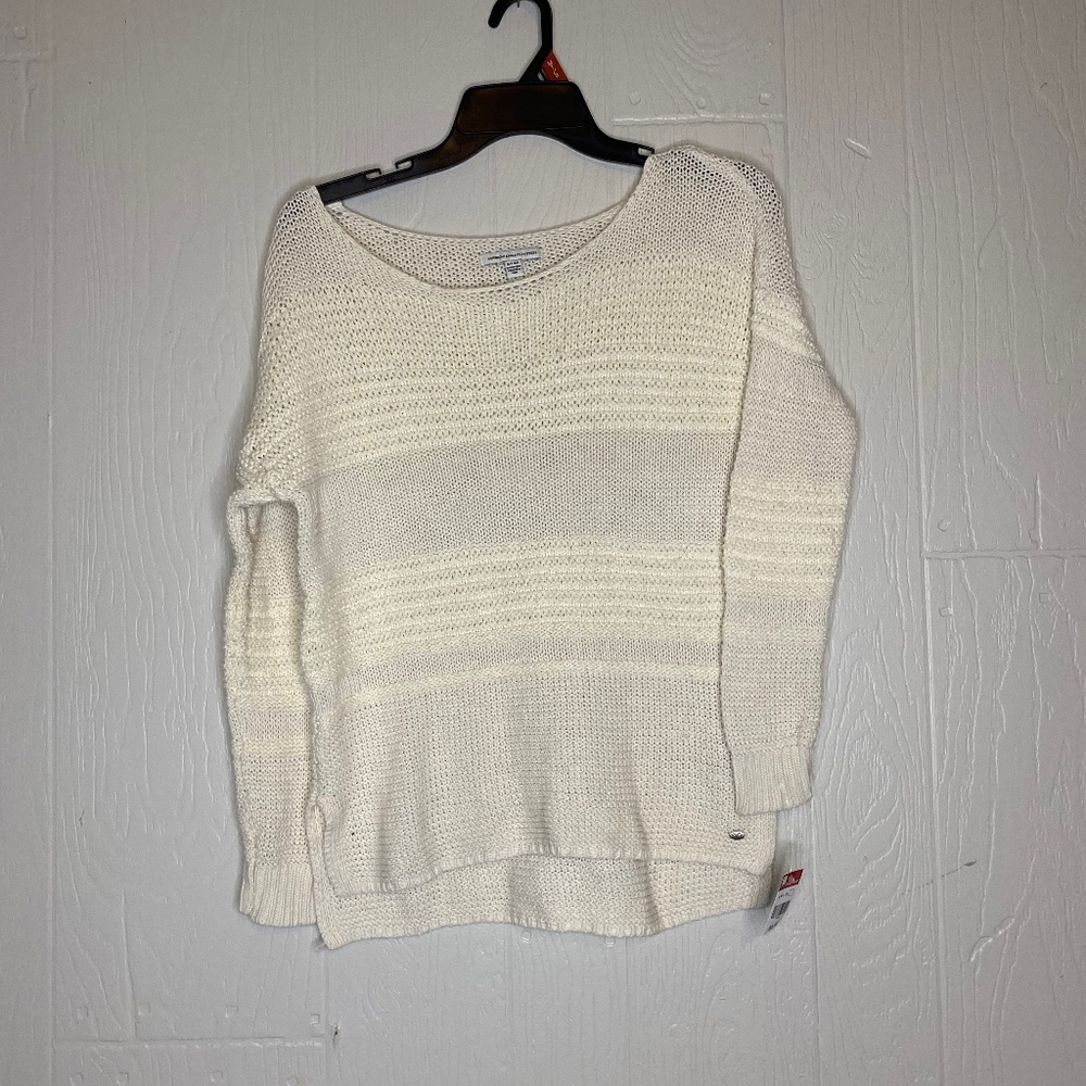 American Eagle women’s sweater